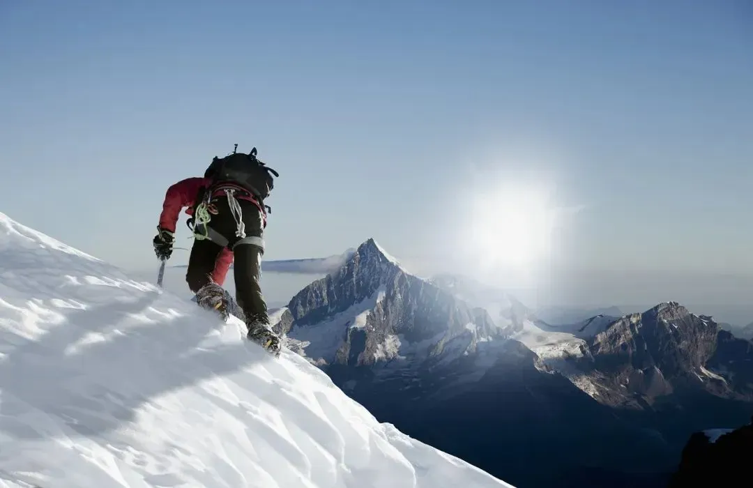 杨大俊选择了一条相当于攀登珠穆朗玛峰的,最为艰难的一条路。(图/视觉中国)
